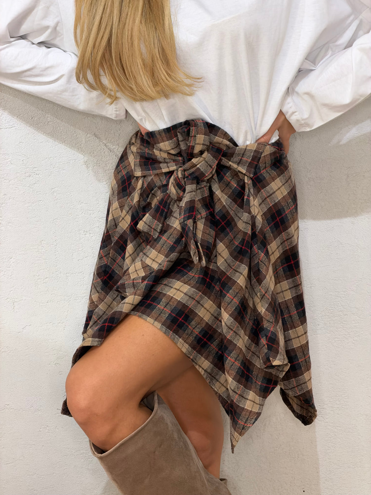 Scottish bow skirt